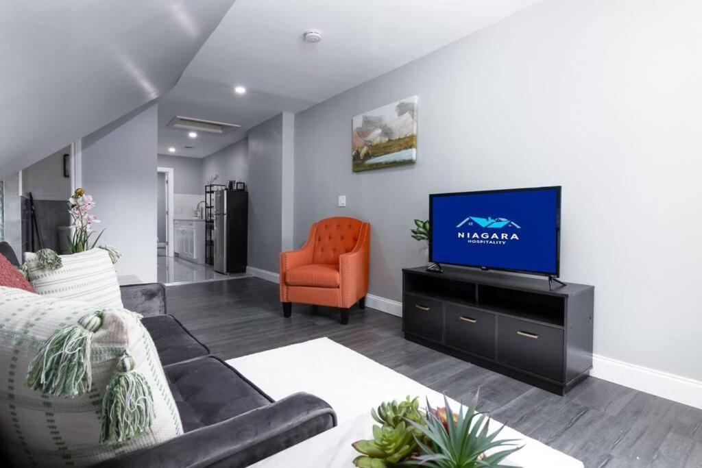 Cozy Micro Apartment, Minutes From Falls Niagarawatervallen Buitenkant foto